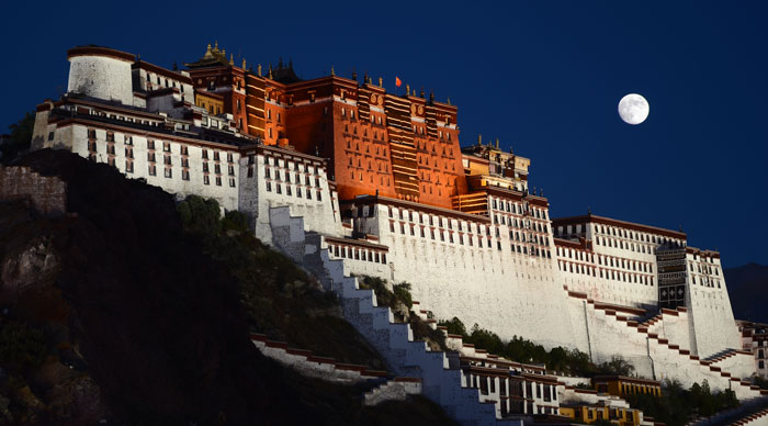 The Potala Palace night scene at Lhasa
